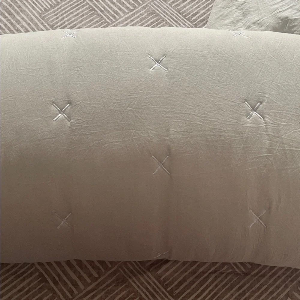 Elegant Cream Bedding Set